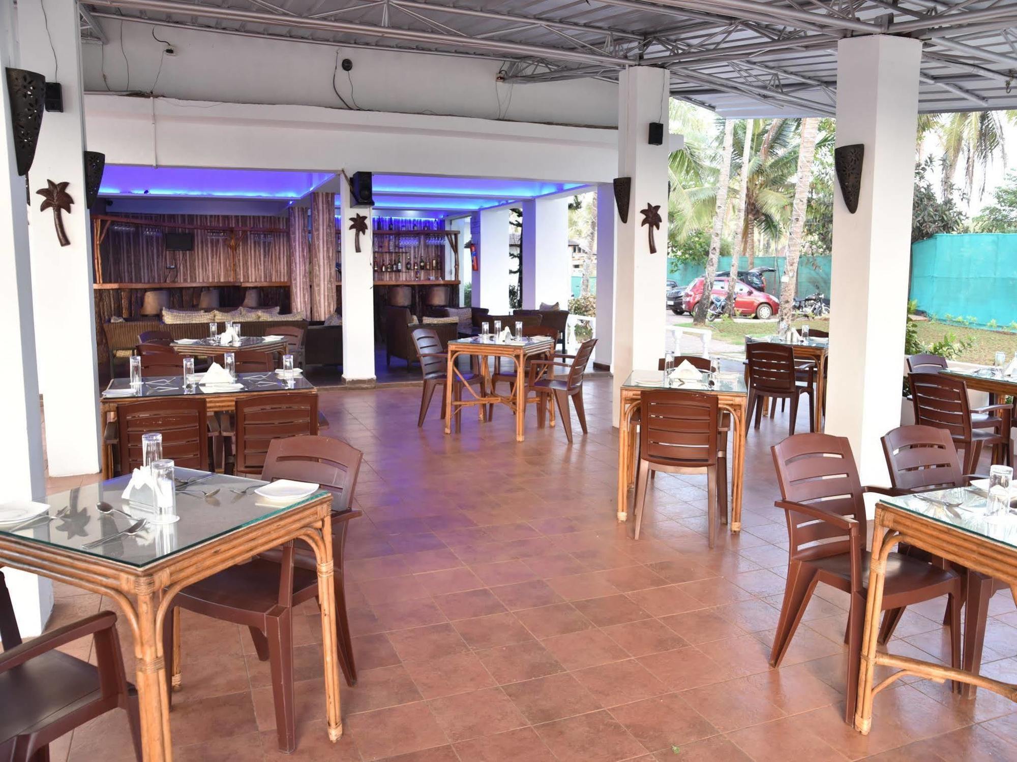 Hotel Lucky Star Колва Екстериор снимка